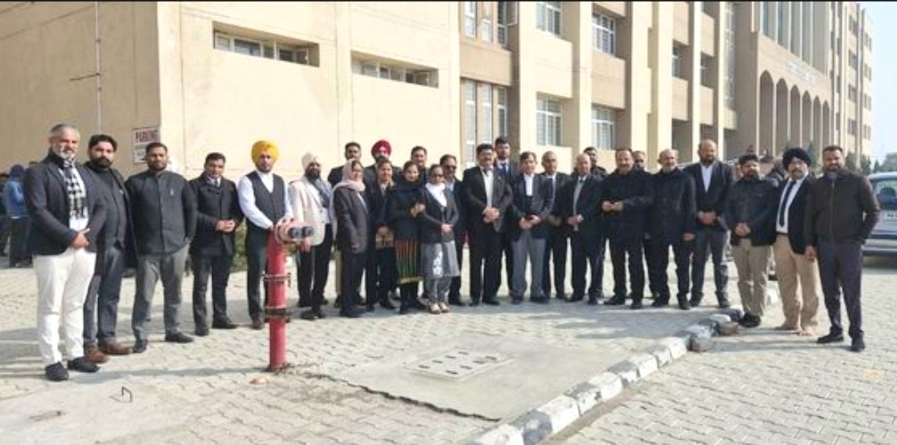 वकील पर हमले को लेकर जिला बार एसोसिएशन ने की हड़ताल